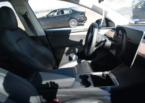 2023 Tesla Model Y Awd/Long Range Dual Motor All-Wheel Drive z USA, uszkodzony, nr VIN 7SAYGDEE7PA123347